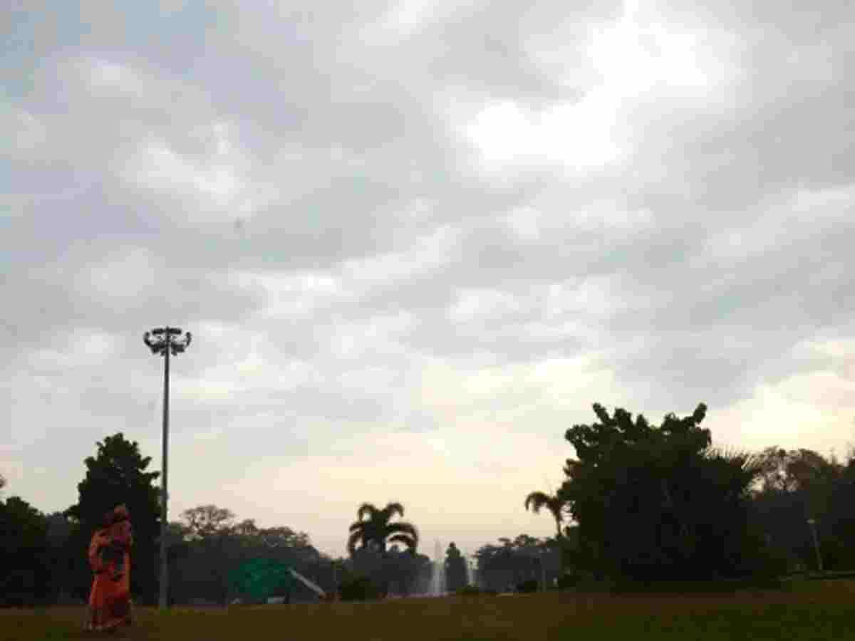 Marathwada Weather: मराठवाड्यात हवामानाचा चकव्याचा खेळ, 8 दिवसात पारा 40 वरून 30 पर्यंत, काय आहे अंदाज? Marathwada Weather: मराठवाड्यात हवामानाचा चकव्याचा खेळ, 8 दिवसात पारा 40 वरून 30 पर्यंत, काय आहे अंदाज?