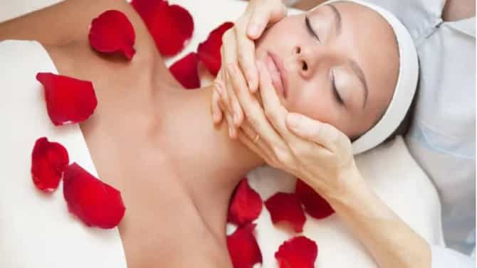 Summer skin care: गुलाबाच्या पाकळ्यांमध्ये या गोष्टी मिसळून बनवा फेसपॅक, त्वचा तजेलदार होईल!