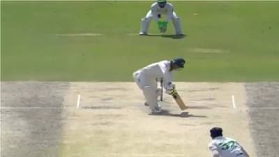 PAK vs AUS: अप्रतिम स्विंगिंग यॉर्कर स्टम्पला लागला, पण..., पाक-ऑस्ट्रेलिया सामन्यातील अजब प्रकार, पहा VIDEO