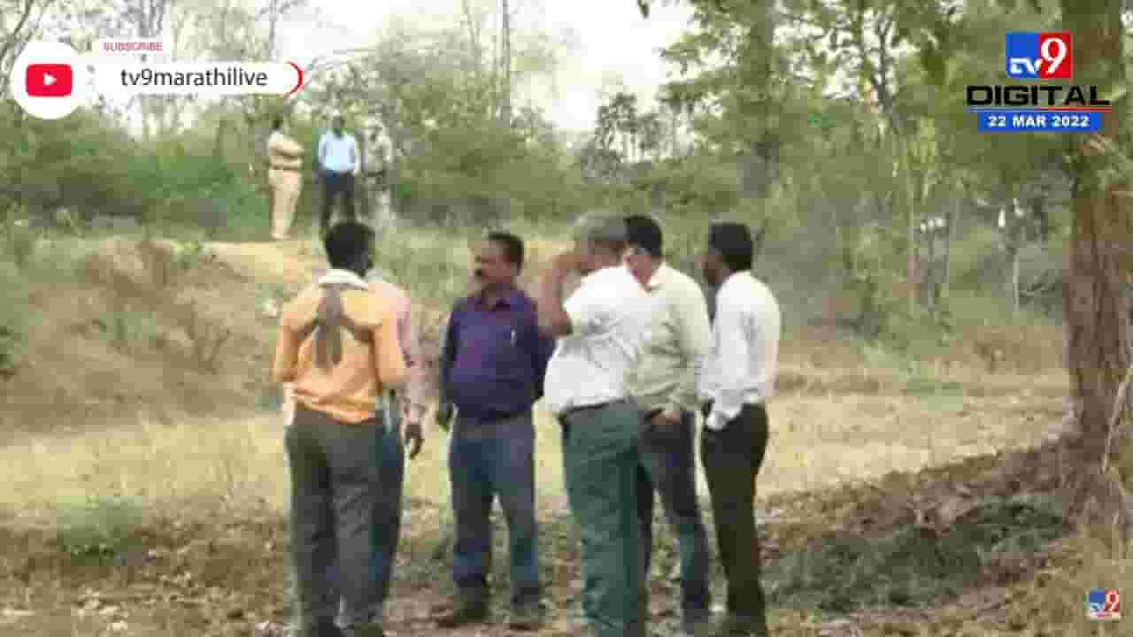 मोबदला न देता शेतात बळजबरीनं रेल्वेनं उभारलं टॉवर, आंदोलक शेतकऱ्यांना पोलिसांनी केली अटक मोबदला न देता शेतात बळजबरीनं रेल्वेनं उभारलं टॉवर, आंदोलक शेतकऱ्यांना पोलिसांनी केली अटक