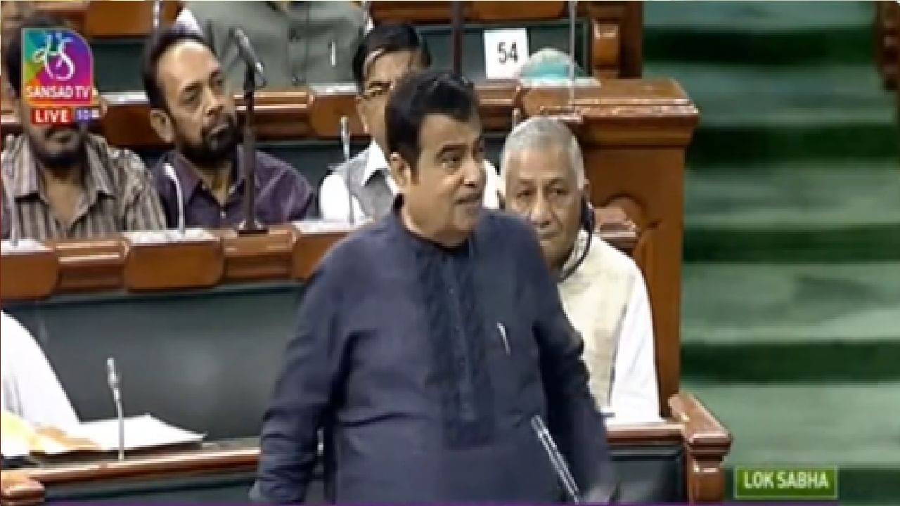 Gadkari on Toll : 60 कि.मी. पर्यंत एकच टोल, गडकरींची घोषणा, अवैध टोल नाके तीन महिन्यात हटवणार, अवैध वसुलीचं काय? Gadkari on Toll : 60 कि.मी. पर्यंत एकच टोल, गडकरींची घोषणा, अवैध टोल नाके तीन महिन्यात हटवणार, अवैध वसुलीचं काय?