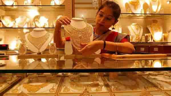 Gold Price Today: दिल गोल्डन, गोल्डन हो गया; भाव स्वस्त झाल्याने ग्राहक पुन्हा सोन्यावर फिदा!