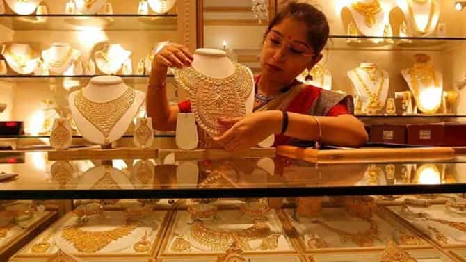 Gold Price Today: दिल गोल्डन, गोल्डन हो गया; भाव स्वस्त झाल्याने ग्राहक पुन्हा सोन्यावर फिदा!
