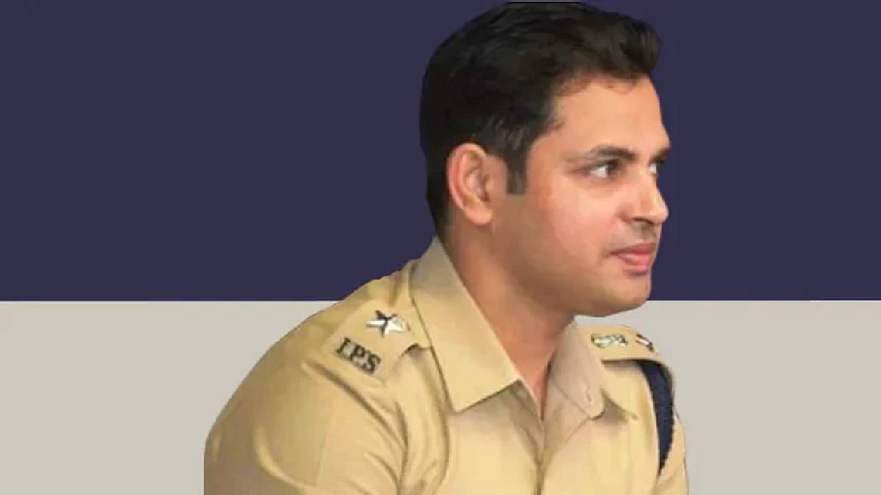 ज्या IPS सौरभ त्रिपाठींच्या काळात कोपर्डीची घटना घडली, ते खंडणी प्रकरणात अखेर सस्पेंड, मुंबईचं प्रकरण भोवलं ! ज्या IPS सौरभ त्रिपाठींच्या काळात कोपर्डीची घटना घडली, ते खंडणी प्रकरणात अखेर सस्पेंड, मुंबईचं प्रकरण भोवलं !