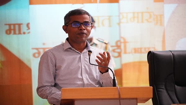 नाशिकचे नवे जिल्हाधिकारी आक्रमक; औषध विक्रेत्यांना सीसीटीव्ही लावणे केले अनिवार्य, का दिले आदेश?