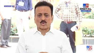 पोलीस सरकारचे दलाल म्हणून काम करत आहेत : Girish Mahajan