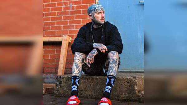 Tattoo Man : टॅटूमुळे एकाच आठवड्यात आल्या jobच्या 7 offers! काय दावा केलाय या व्यक्तीनं? वाचा...