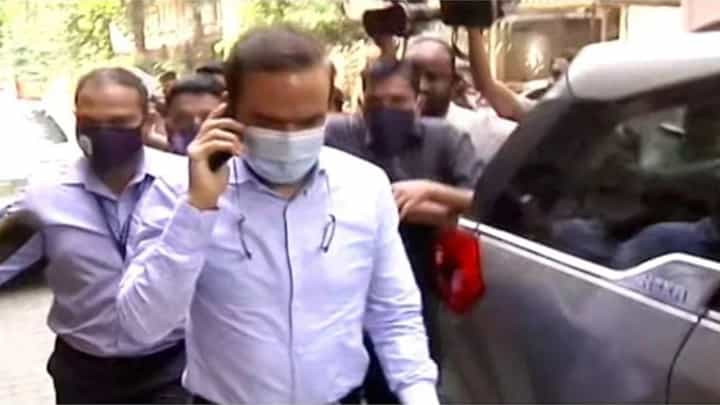 Param Bir Singh : अनुप डांगे प्रकरणाचा तपास सीबीआयकडे वर्ग, परमबीर सिंह यांच्या अडचणीत वाढ Param Bir Singh : अनुप डांगे प्रकरणाचा तपास सीबीआयकडे वर्ग, परमबीर सिंह यांच्या अडचणीत वाढ