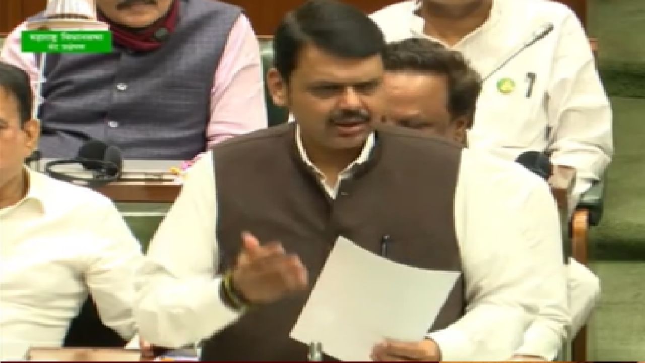 Devendra Fadnavis : तर बार्शीच्या त्या पीआय विरोधात मी स्वत: हजारोचा मोर्चा काढेन, फडणवीसांच्या इशाऱ्यानंतर तरी कारवाई होणार? Devendra Fadnavis : तर बार्शीच्या त्या पीआय विरोधात मी स्वत: हजारोचा मोर्चा काढेन, फडणवीसांच्या इशाऱ्यानंतर तरी कारवाई होणार?