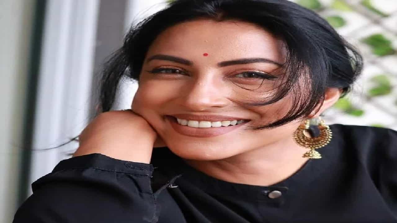 Video : कामाला जायला उशीर झाल्यावर नशीब काय-काय करतं?, तुम्हालाही असा अनुभव आलाय का?, पाहा Kranti Redkarचा फनी व्हीडिओ...