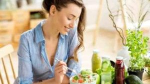 Healthy Diet : निरोगी रहायचंय! रोजच्या आहारात करा या पदार्थांचा समावेश, वाचा आरोग्यवर्धक आहाराच्या टीप्स