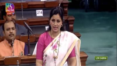 मुंबई ते दिल्ली पेनड्राईव्ह बॉम्बची दहशत, मुंबईत फडणवीस तर दिल्लीत नवनीत राणांकडून पुरावे सादर