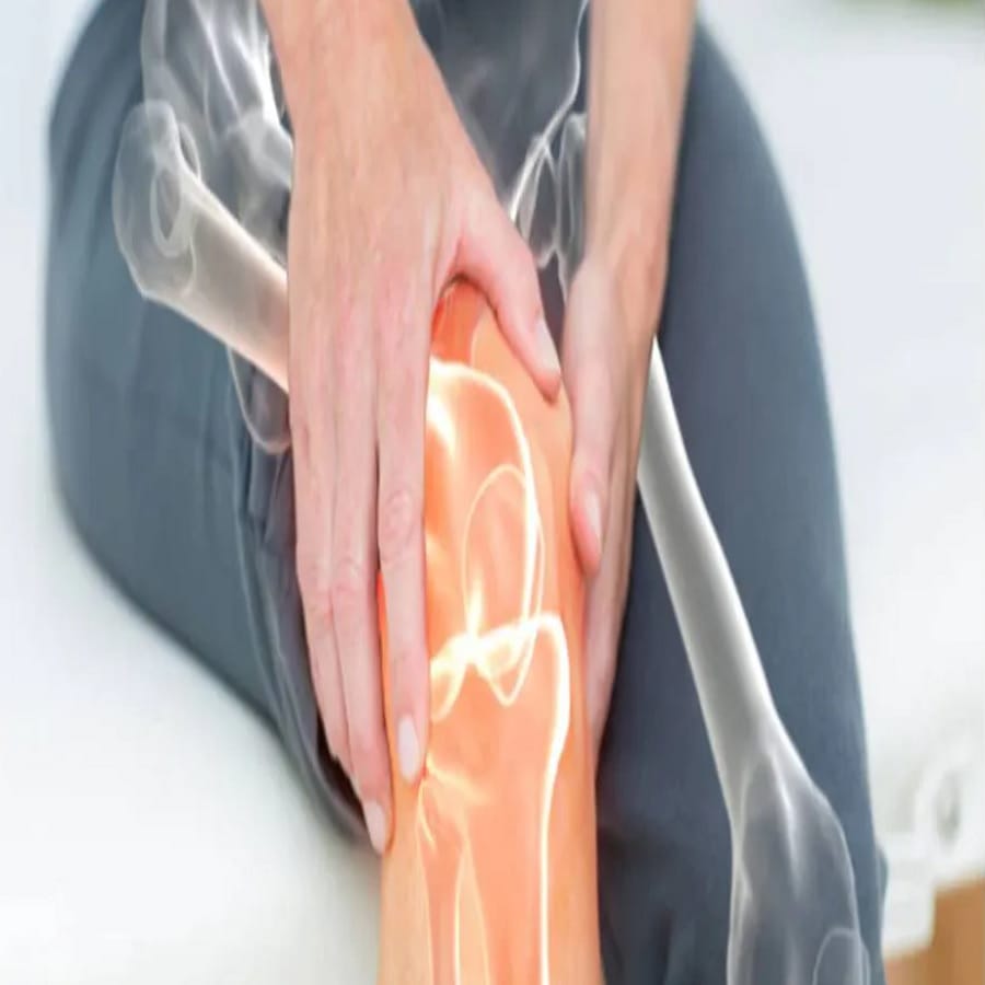 अननसाचा रस हाडे मजबूत करण्यासाठी देखील उपयुक्त आहे. अननसमध्ये मॅंगनीज आणि कॅल्शियम मोठ्या प्रमाणात असते. याचे सेवन केल्याने हाडेच नव्हे तर दातही मजबूत होतात.