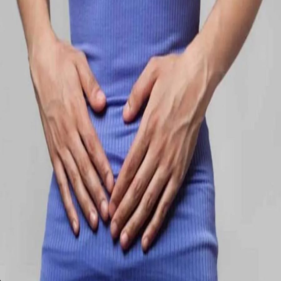 बर्याच लोकांना पोटाशी संबंधित समस्यांचा सामना करावा लागतो आणि त्यामागील कारण कमकुवत पचनसंस्था असू शकते. पचनक्रिया मजबूत होण्यासाठी तुम्ही मनुका आणि गुळाचे पाणी पिऊ शकता.