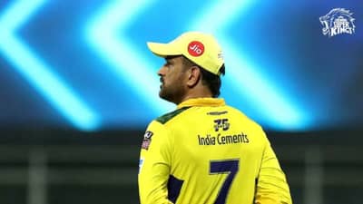 IPL 2022: धोनीने कर्णधारपद सोडलं, CSK आता पहिल्यासारखी टीम राहिली नाही : वीरेंद्र सेहवाग