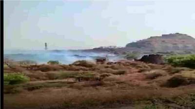 Aurangabad | उष्ण झळांनी मोर, लांडोर, माकडे सैरावैरा पळू लागली, दौलताबाद किल्ल्याभोवतीची आग अखेर शमली