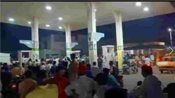 Hingoli | पेट्रोल पंप बंद राहण्याची अफवा, हिंगोलीत नागरिकांची तुफान गर्दी, वसमत शहरातील प्रकार