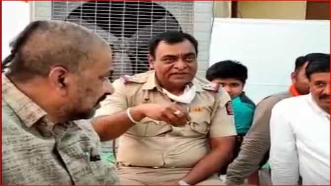 बच्चू कडू यांच्या मातोश्रींच्या तेराव्याच्या कार्यक्रमात पोलीस निरीक्षकांनी गायले भजन, अभंगाचा व्हिडीओ व्हायरल