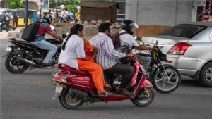 Aurangabad | औरंगाबादेत हेल्मेट घालणाऱ्यांचा सत्कार, दुर्लक्ष करणाऱ्यांना सक्ती, काय आहे नवा नियम?