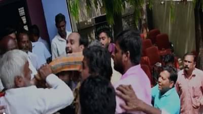 Video Amravati | येवदा ग्रामसभेत राडा; सामाजिक कार्यकर्त्यास मारहाण, नेमकं कारण काय?