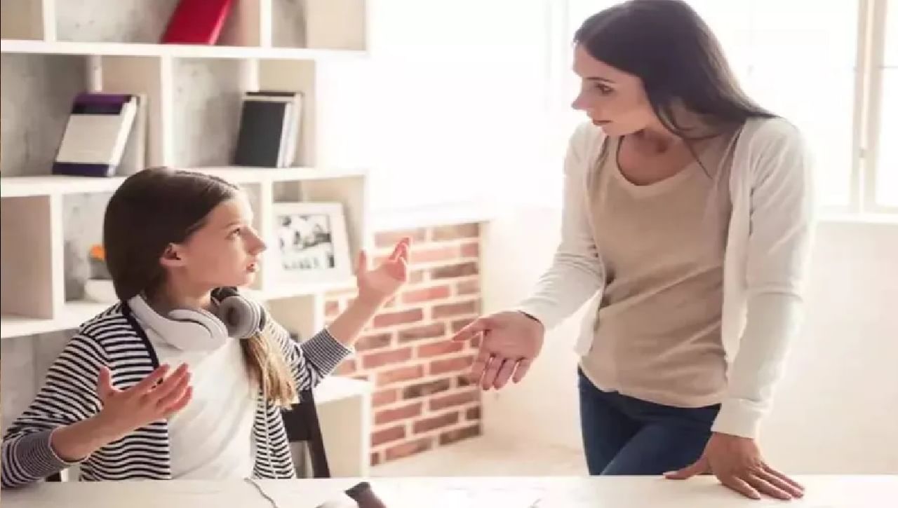 Parenting Tips : तुमचं मुल दिवसेंदिवस हट्टी बनत चाललंय?, 'या' गोष्टी करा, नक्की बदल जाणवेल... Parenting Tips : तुमचं मुल दिवसेंदिवस हट्टी बनत चाललंय?, 'या' गोष्टी करा, नक्की बदल जाणवेल...