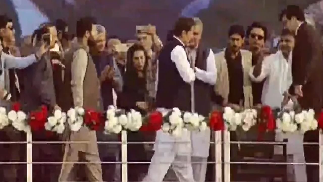 Pakistan : इम्रान खान राजीनामा देण्याची शक्यता, अचानक 50 मंत्री गायब, पाकिस्तानात राजकीय भूकंप?