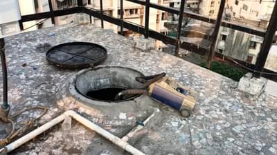 ठाण्यात पाण्याची टाकी साफ करताना दोन कामगारांचा गुदमरून मृत्यू, दोघांची परिस्थिती गंभीर