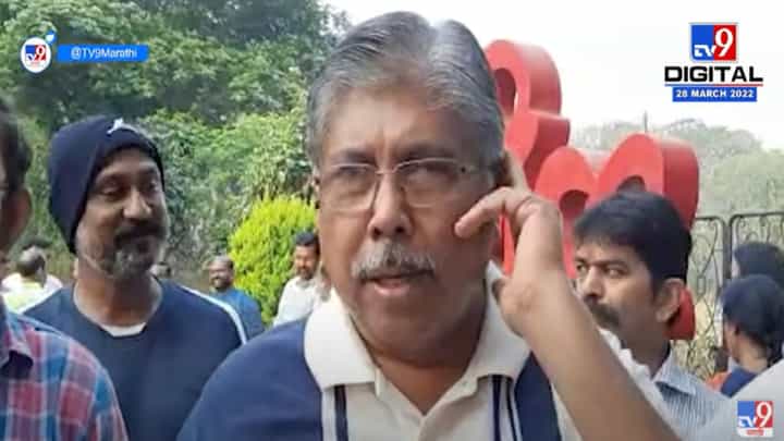 Chandrakant Patil : सरकार राष्ट्रवादी चालवते, शिवसेना-काँग्रेसच्या मंत्र्यांनी फक्त गाड्याच फिरवायच्या, चंद्रकांत पाटलांची टीका Chandrakant Patil : सरकार राष्ट्रवादी चालवते, शिवसेना-काँग्रेसच्या मंत्र्यांनी फक्त गाड्याच फिरवायच्या, चंद्रकांत पाटलांची टीका