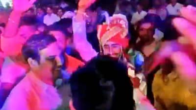 ...अन् काँग्रेस आमदार अमित झनक यांनी धरला ठेका, लग्नसमारंभातला Video viral