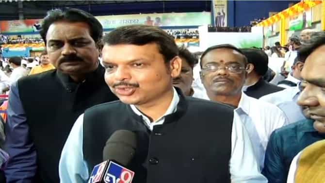महाराष्ट्रात 2024 ला बहुमताचं सरकार येणार, Devendra Fadnavis यांचा गोव्यातून मविआला इशारा