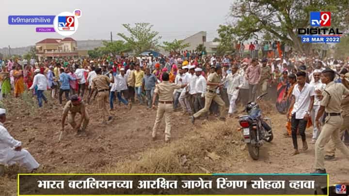 Kolhapur | नंदवाळ येथील रिंगण सोहळा वाद चिघळला, पोलीस आणि वारकऱ्यांमध्ये धक्काबुक्की Kolhapur | नंदवाळ येथील रिंगण सोहळा वाद चिघळला, पोलीस आणि वारकऱ्यांमध्ये धक्काबुक्की