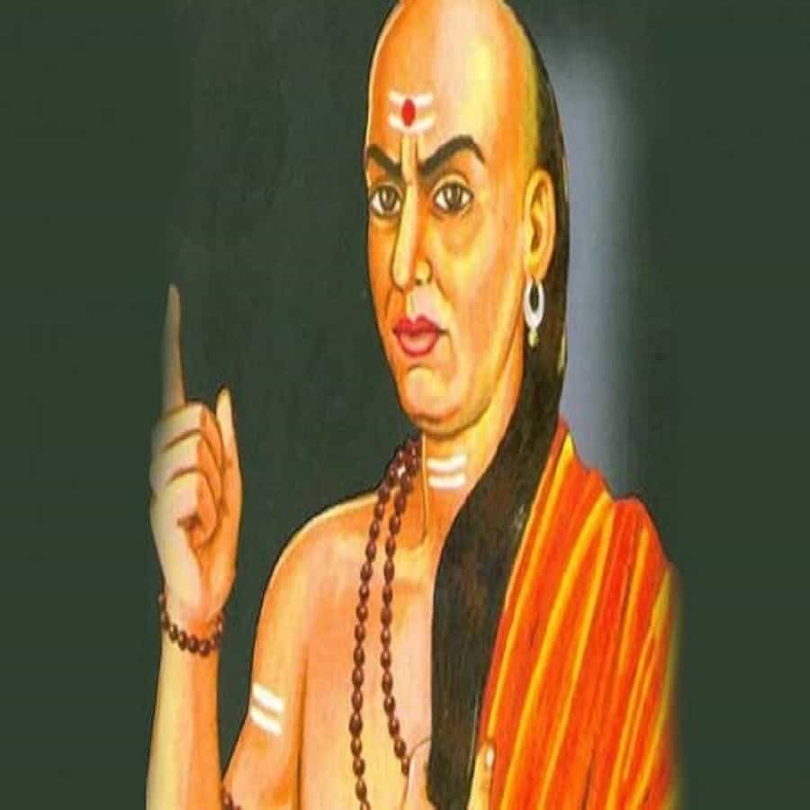 आचार्य चाणक्य यांनी जीवनातील प्रत्येक पैलू सांगितले आहेत. आचार्यांनी आपल्या धोरणांमध्ये वर्षापूर्वी ज्या गोष्टींचा उल्लेख केला होता त्या गोष्टी आजच्या जिवनातही लागू होतात.