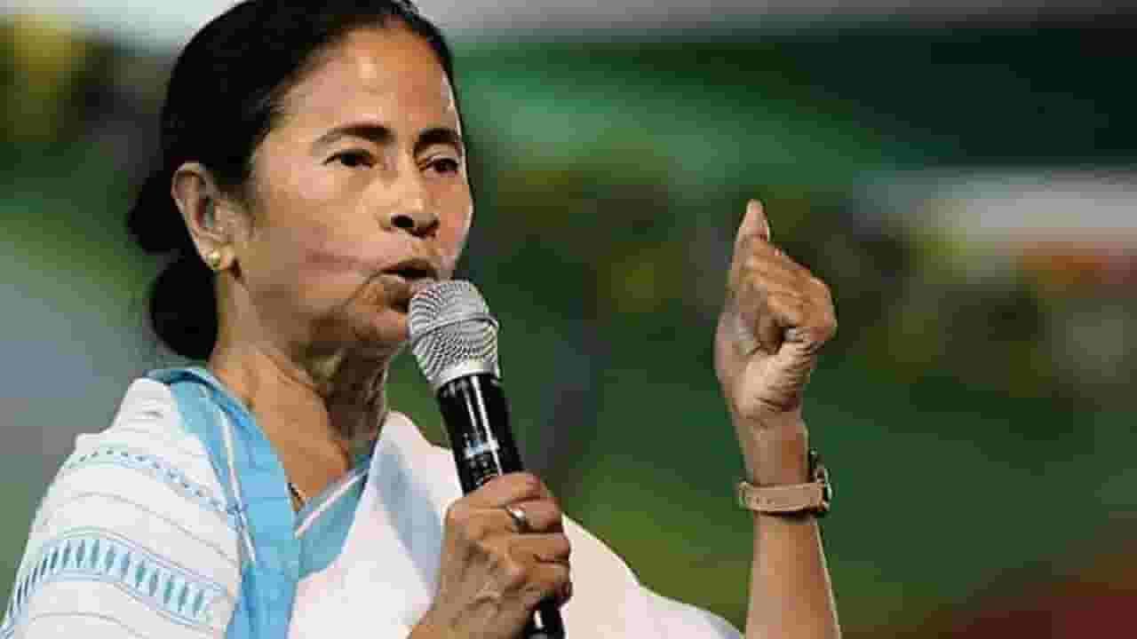 सरकारी यंत्रणांचा गैरवापर; देशातील लोकशाही धोक्यात आहे - ममता बॅनर्जी