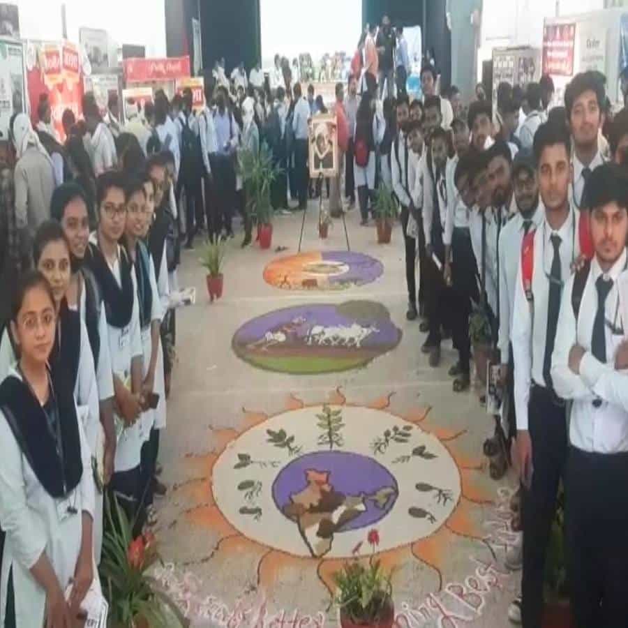 बियाणे महोत्सव : शेती व्यवसायात अधिकच्या उत्पादनासाठी सर्वात आवश्यक आहे ते चांगल्या प्रतीचे बियाणे. खरीप हंगामापूर्वी याची माहिती सर्वसामान्य शेतकऱ्यांना मिळावी या उद्देशाने एकत्र येत वेगवेगळ्या बियाणे कंपन्यानी या कार्यक्रमाचे आयोजन केले.
