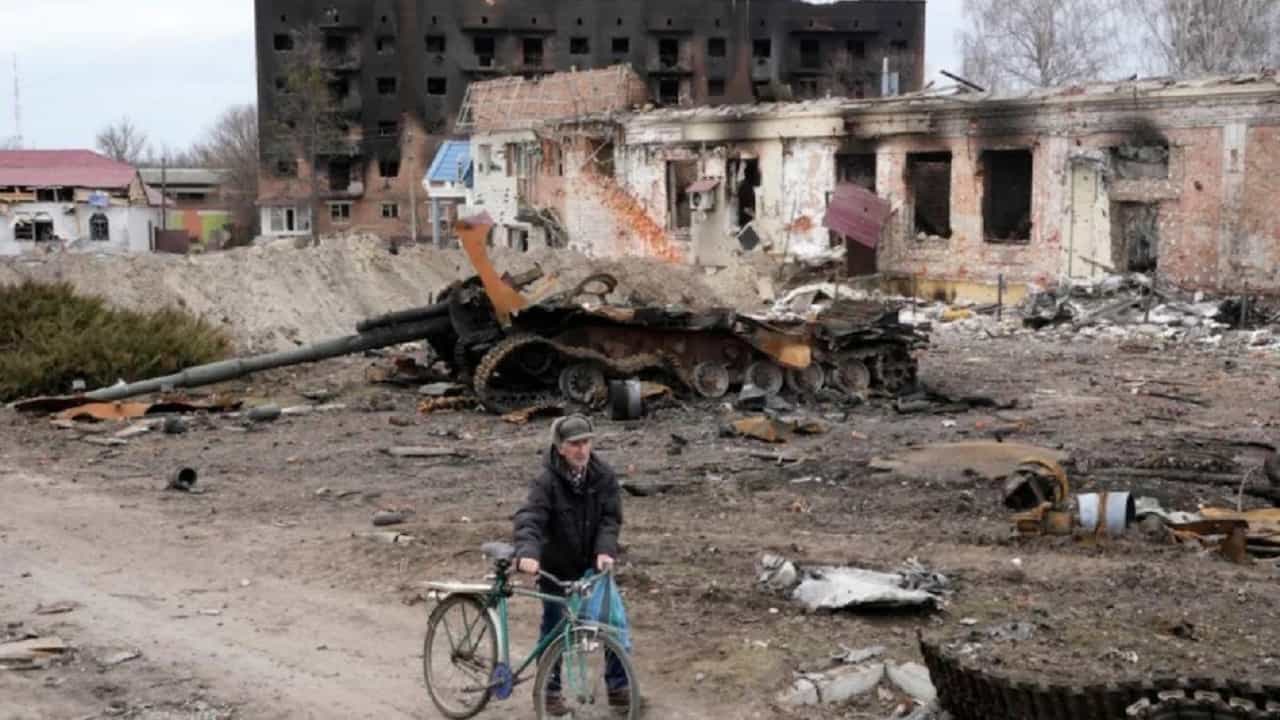 Russia-Ukraine War : कोणता बॉम्ब कधी जीवन संपवेल अशी मारियुपोल शहरात परिस्थिती, 5 हजार लोकांचा हल्ल्यात मृत्यू