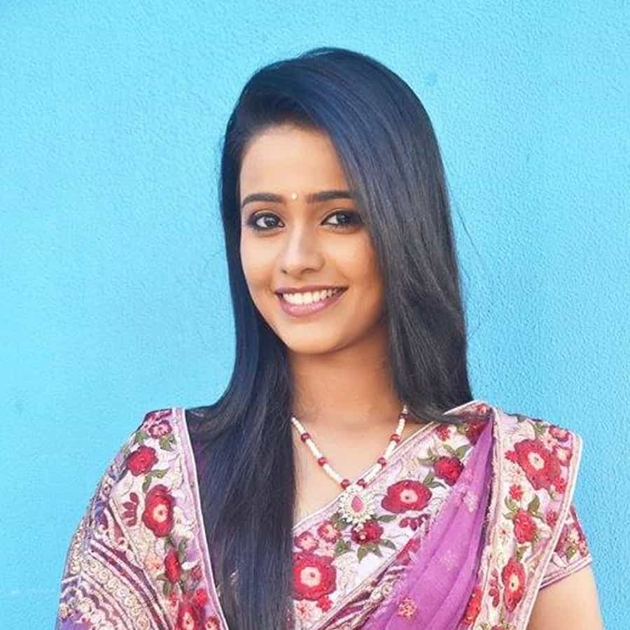 मराठी चित्रपट हा नेहमीच समाजातील दुर्लक्षित घटकांकडे एक वेगळ्या दृष्टिकोनातून बघण्याची दृष्टी प्रेक्षकांना देत आहे. हेच मराठी चित्रपट हे बहू आयामी आणि विषयातील वैविध्य यामुळे नेहमीच चर्चेत राहिले आहेत. या चित्रपटातून कलाकारांची सामाजिक जाणीव सुद्धा लक्षात येत असून बिटरस्वीट या चित्रपटाच्या नंतर अक्षया गुरव ही अभिनेत्री पुन्हा एकदा एका सामाजिक विषयावर भाष्य करणाऱ्या चित्रपटामध्ये प्रमुख भूमिकेत दिसणार आहे.