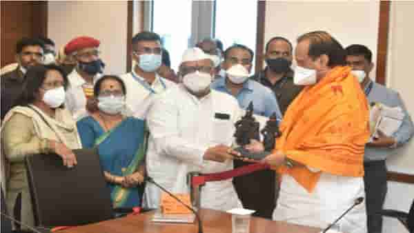 विठ्ठल-रुक्मिणी मंदिराला 73 कोटींची तरतूद केल्याबद्दल उपमुख्यमंत्र्यांचे आभार; मंदिर समितीच्या शिष्टमंडळाने अजित पवार यांची घेतली भेट