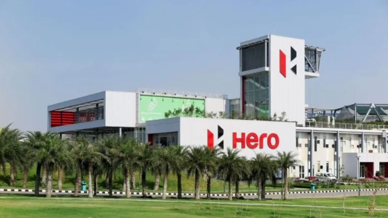 Hero Moto Corp : आयकर विभागाच्या छापेमारीत 1000 कोटींचा उघडकीस आला घोटाळा, Heroचे शेअर ही 7 टक्क्याने कोसळले!