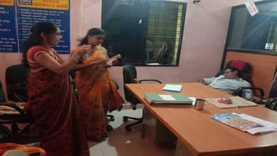 Video Bhandara Gramsevak | दारुच्या नशेत ग्रामसेवक खुर्चीवरच बेशुद्ध! साकोली तालुक्यातील विरसी येथील प्रकार, नियोजित ग्रामसभा रद्द