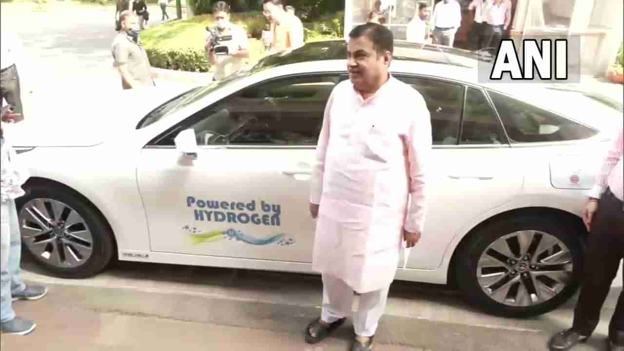 पेट्रोल, सीएनजी नव्हे हायड्रोजनवर चालणारी गाडी घेऊन Nitin Gadkari थेट संसदेत, म्हणाले ही कार भारताचं भविष्य