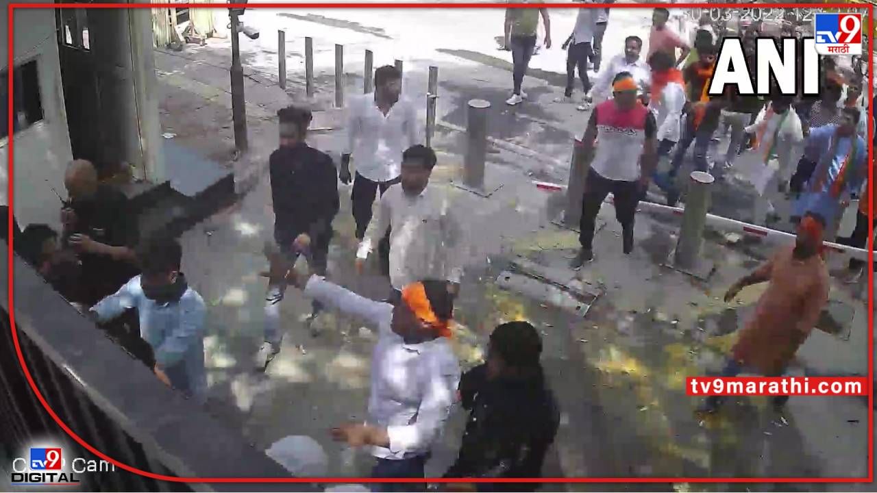BJP Attack on Kejriwal: दिल्लीत केजरीवालांच्या घरावर नेमका हल्ला कसा झाला? CCTV फुटेजनं भाजप युवा मोर्चाला उघडलं पाडलं, पाहा व्हिडीओ