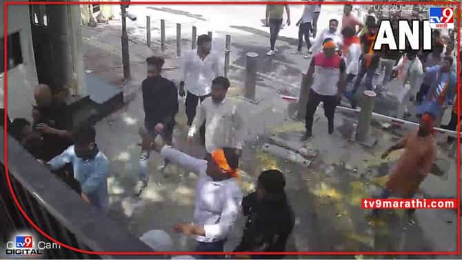 BJP Attack on Kejriwal: दिल्लीत केजरीवालांच्या घरावर नेमका हल्ला कसा झाला? CCTV फुटेजनं भाजप युवा मोर्चाला उघडलं पाडलं, पाहा व्हिडीओ