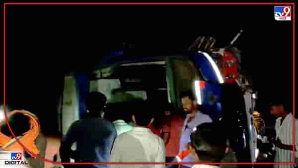 Washim Bus Accident : रस्त्यालगतचे लोखंडी कठडे तोडून बस थेट शेतात पटली! थोडक्यात अनर्थ टळला
