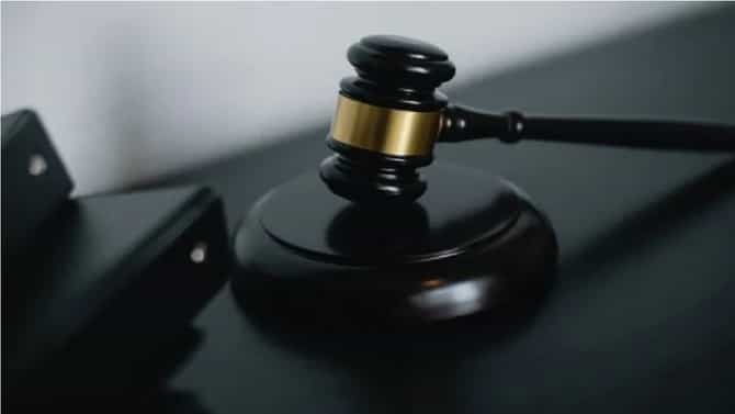 High Court : कमावत्या पत्नीचीही जबाबदारी झटकता येणार नाही; नवरोबांना कोर्टाचा दे धक्का