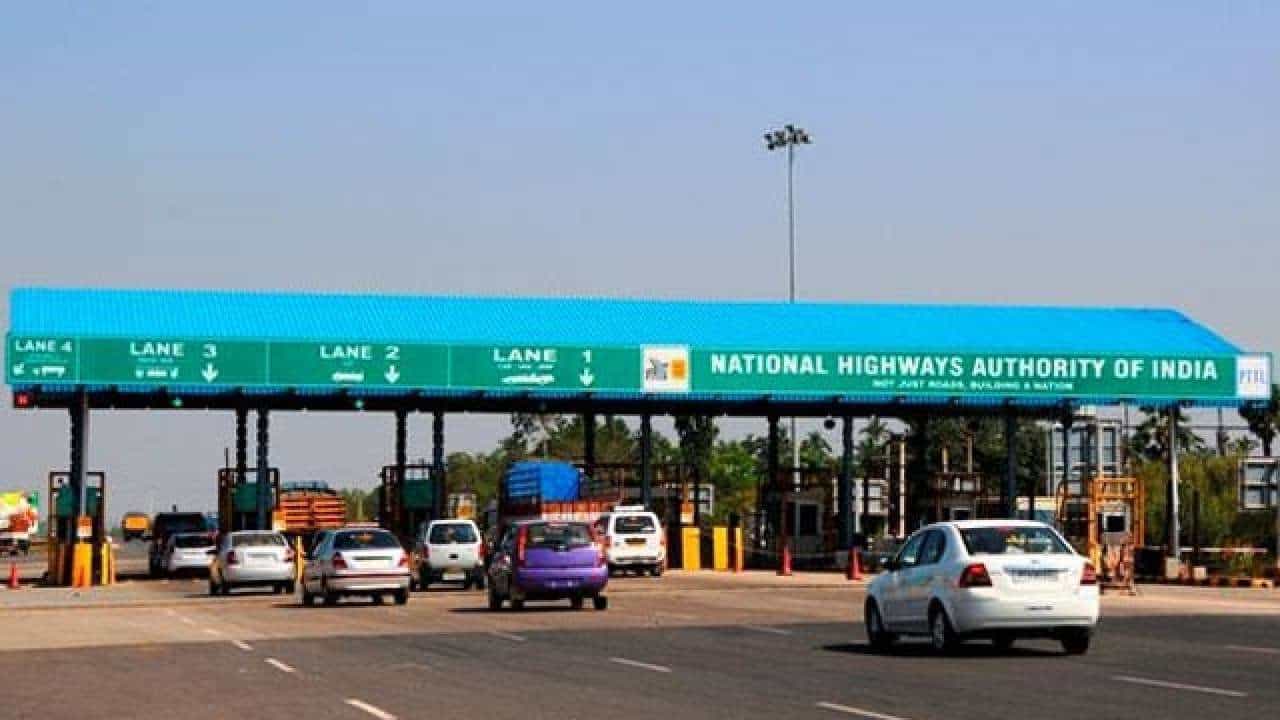 Big News Toll :टोलधाड ! राष्ट्रीय महामार्गावर प्रवास करताय? 10 रुपयांपासून ते 65 रुपयांपर्यंत टोल वाढला