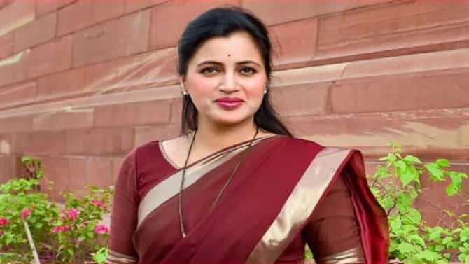नवनीत राणा यांच्या पत्राची राष्ट्रीय अनुसूचित आयोगाकडून दखल, 2 पोलीस अधिकाऱ्यांवर गुन्हा दाखल होणार?