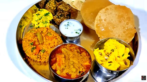 Gudhi padwa recipe : तोंडाला पाणी सुटणारी ही थाळी करून पाहाच, Video viral