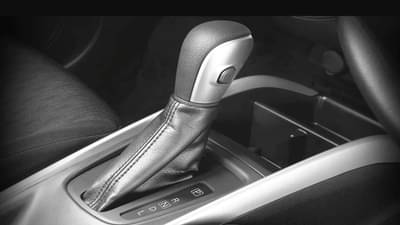 Car Driving : मॅन्युअल गिअरची कार चालवताना करू नका या 5 चुका, वाहन आणि चालक दोघांचेही होईल मोठे नुकसान