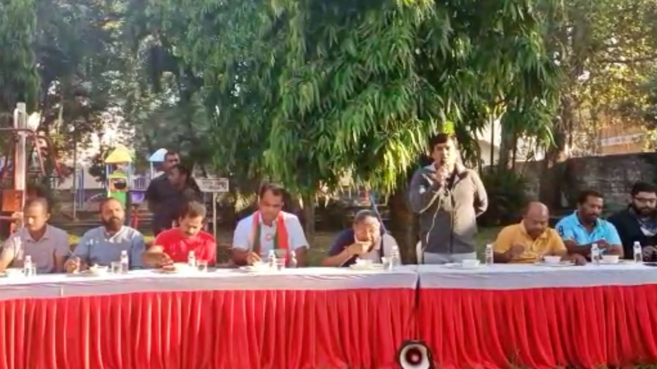 Misal pe charcha : कोल्हापूरच्या थेट पाइपलाइनच्या घोषणेचं काय झालं? सतेज पाटलांसह काँग्रेसवर बरसले चंद्रकांत पाटील Misal pe charcha : कोल्हापूरच्या थेट पाइपलाइनच्या घोषणेचं काय झालं? सतेज पाटलांसह काँग्रेसवर बरसले चंद्रकांत पाटील