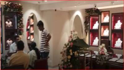 Jalgaon : गुढीपाडव्यानिमित्त सुवर्णनगरीत सोन्याची मोठी उलाढाल, खरेदीसाठी ग्राहकांची गर्दी